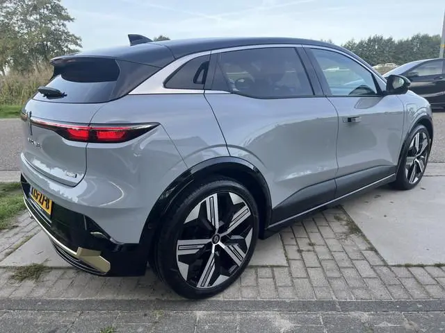 Renault Megane E-Tech EV60 Optimum Charge Iconic 220PK / 360 Camera / Winter pakket / Harman Kardon...