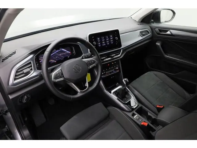 Volkswagen T-Roc 1.0 TSI 110 pk Style | Navigatie | Stoelverwarming | Parkeersensoren voor/achter |...