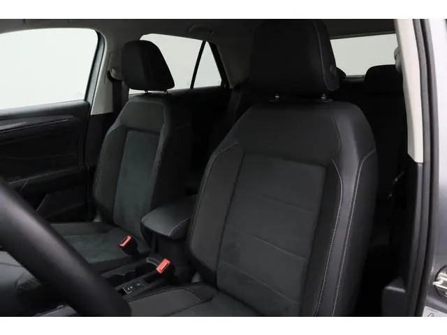 Volkswagen T-Roc 1.0 TSI 110 pk Style | Navigatie | Stoelverwarming | Parkeersensoren voor/achter |...