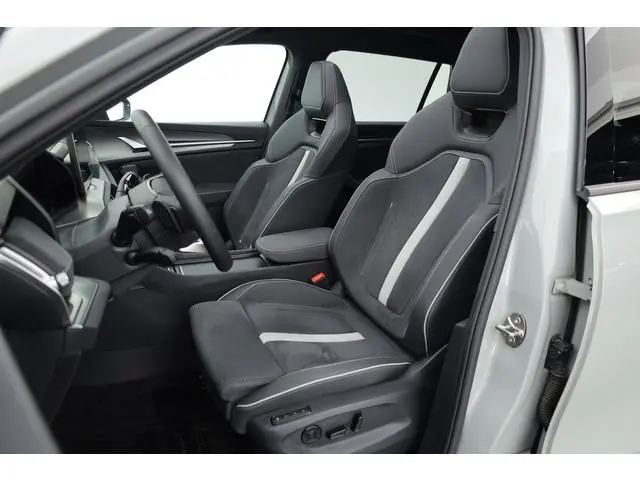 ŠKODA Kodiaq 1.5 TSI MHEV Sportline Business 7p | Rijklaar! | S/K-Dak | E-Trekhaak | Memory | Stuur-...