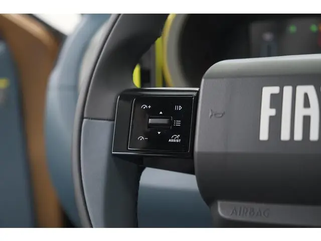 Fiat Grande Panda E La Prima 7 kW 44 kWh | 1 Fase | SOH 96% | Camera | Navigatie | Parkeersensoren