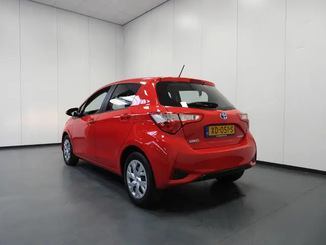 Toyota Yaris 1.5 Hybrid Active CAMERA/CLIMA/CRUISE/BLUETOOTH!
