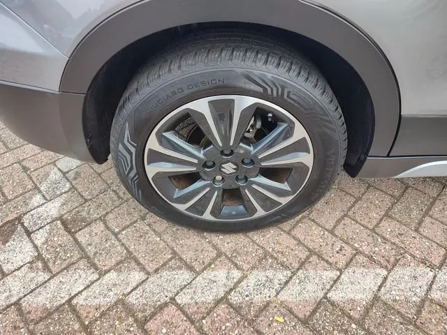 Suzuki S-Cross