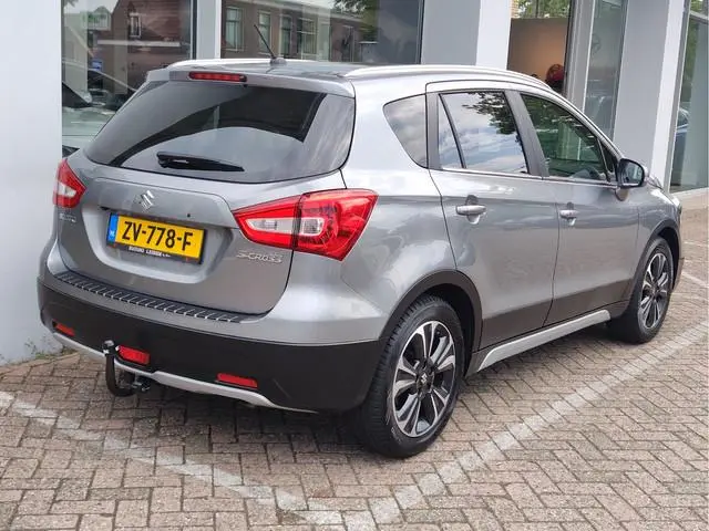 Suzuki S-Cross