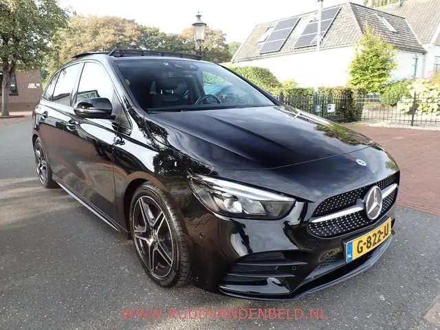 Mercedes-Benz B-klasse 180 AMG-LINE / CAMERA / CARPLAY / TREKHAAK / SCHUIF-KANTEL
