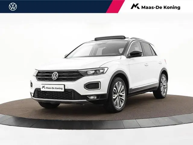 Volkswagen T-Roc 1.5 TSI 150pk DSG Sport · Panoramadak · Camera · Apple/Android Car Play · Navigatie...