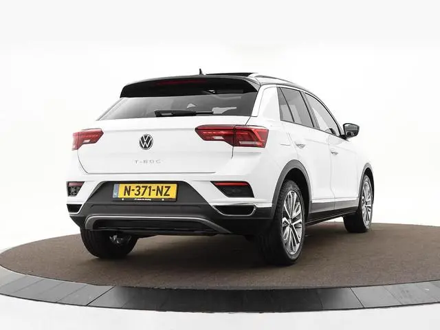 Volkswagen T-Roc 1.5 TSI 150pk DSG Sport · Panoramadak · Camera · Apple/Android Car Play · Navigatie...