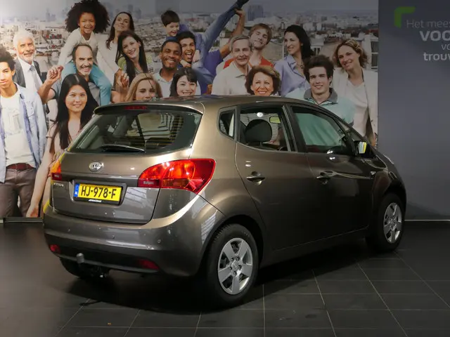 Kia Venga 1.4 CVVT Plus Pack - Trekhaak - Cruise - Sensor v+a - Airco