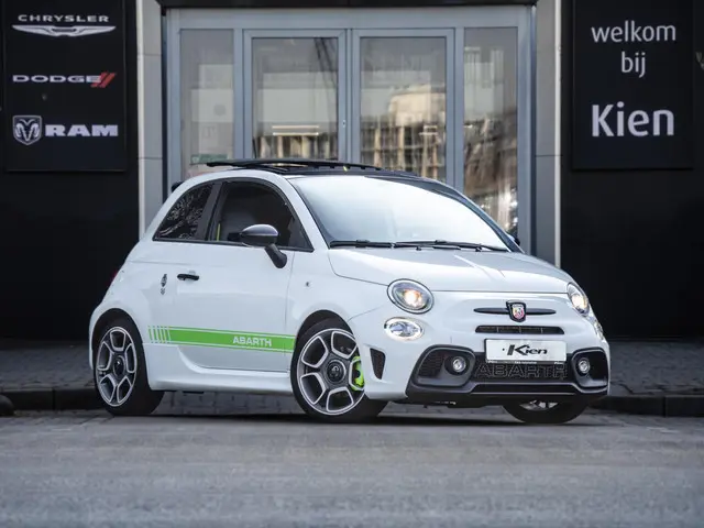 Abarth 595 1.4 T-Jet Turismo 70th Anniversary | Automaat | Schakelflippers | Sabelt stoelen | Pano-d...