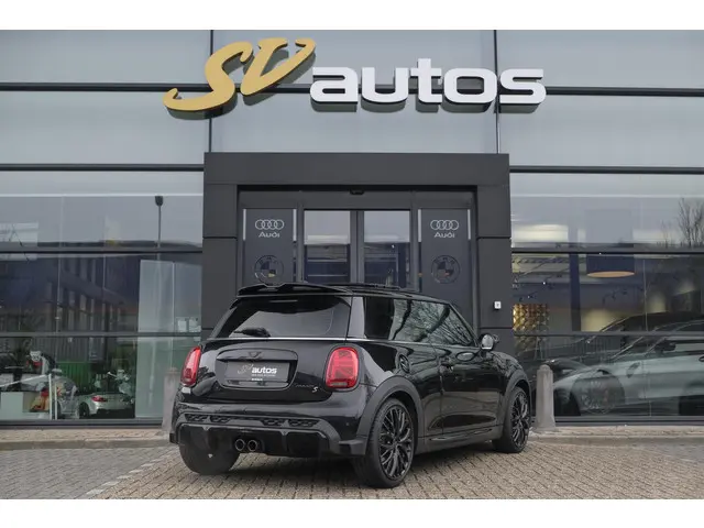 Mini Mini 2.0 Cooper S John Cooper Works JCW Panoramadak Black edition Schaalstoelen NLauto BOMVOL!!