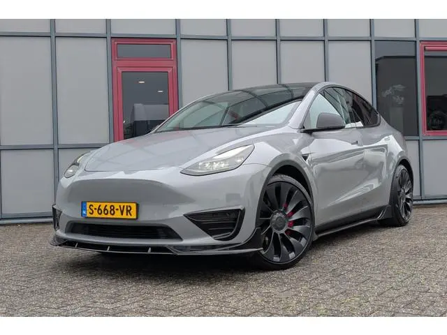 Tesla Model Y Performance AWD 75kWh SOH 94% Bodykit Wrap Apple CarPlay / Android Auto