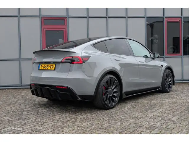 Tesla Model Y Performance AWD 75kWh SOH 94% Bodykit Wrap Apple CarPlay / Android Auto