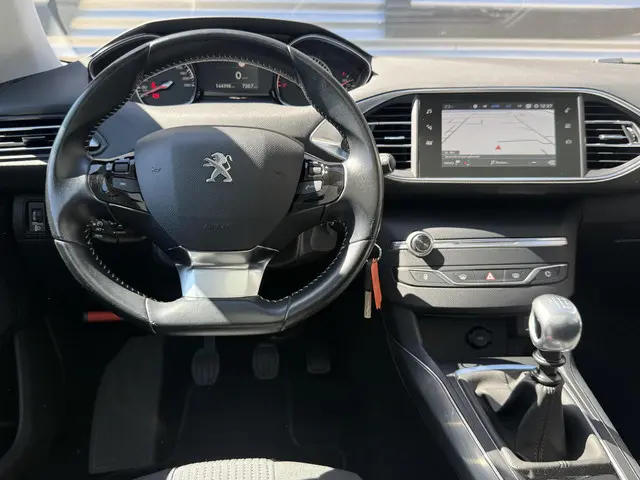 Peugeot 308 SW 1.2 PureTech Allure Navi|Clima|Cruise|Pano|Carplay|PDC V+A|D-riem vv in 2023|N.A.P|AP...