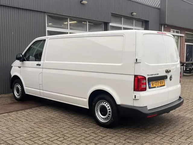 Volkswagen Transporter 2.0 TDI L2H1 Airco Cruise controle Kastinrichting Sortimo Parkeersensoren ach...