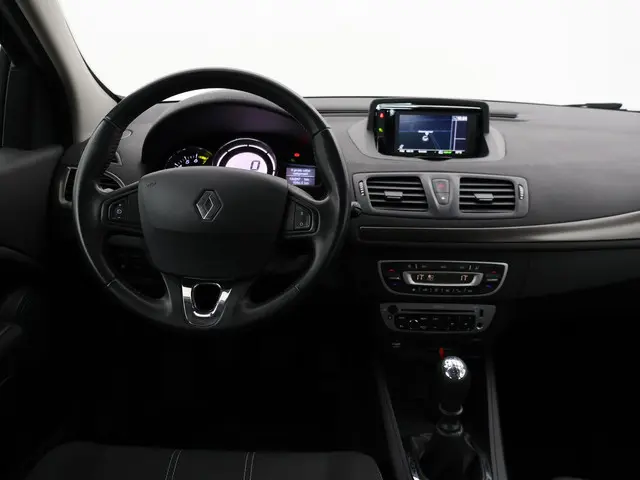 Renault Mégane Estate 1.2 TCe GT-LINE + TREKHAAK | 17 INCH LMV | NAVIGATIE | CLIMATE | CRUISE CONTRO...
