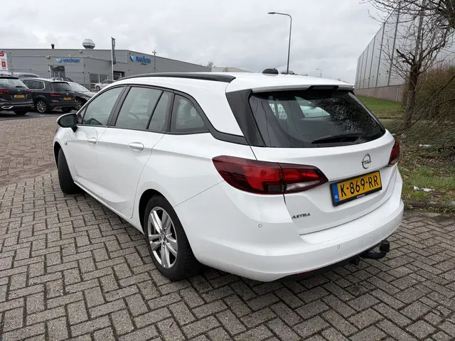 Opel Astra Sports Tourer BJR 2021 1.2 111 PK Edition TREKHAAK | AGR STOEL | CARPLAY | PDC | CLIMA |...