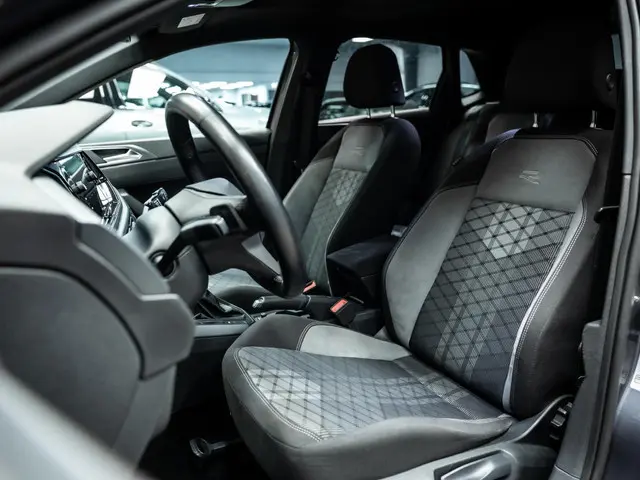 Volkswagen Polo 1.0 TSI R-Line Edition | DSG | 3x R-Line | Pano | Carplay | Cruise Control |