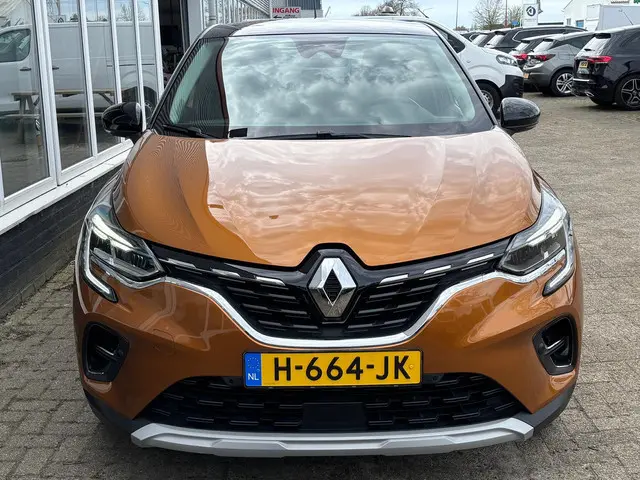 Renault Captur 1.3 TCe 130 Intens | Sfeerverlichting | Automaat | Parkeer camera | Keyless