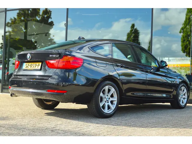 BMW 3-SERIE GRAN TURISMO 318D AUT. EXECUTIVE | CARPLAY | CRUISE | CLIMATE | PDC | STOELVERW.