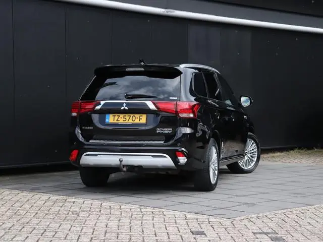 Mitsubishi Outlander 2.4 PHEV Instyle | LEDER | SCHUIFDAK | TREKHAAK | STOEL/STUURVERW. | CRUISE | 3...