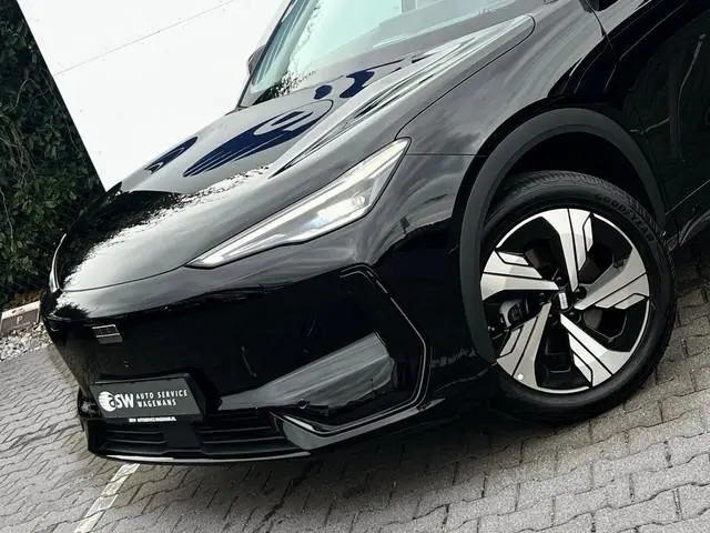 Geely E5