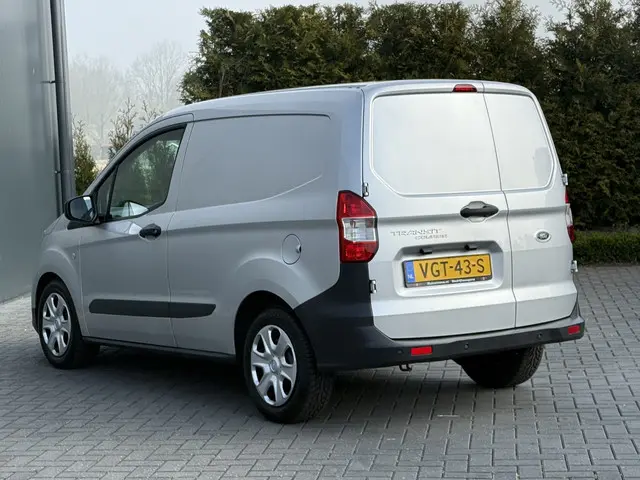 Ford Transit Courier 1.5 TDCI / 1e EIGENAAR / 54.515 KM ! / AIRCO / PDC / NAVI / DAB