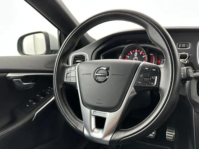 Volvo V40 1.5 T2 Edition R-Design - FULL LED - NAVI - AUTOMAAT - NIEUWE APK