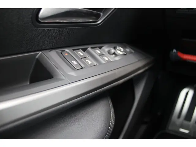 Peugeot e-3008