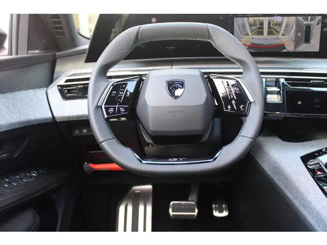 Peugeot e-3008