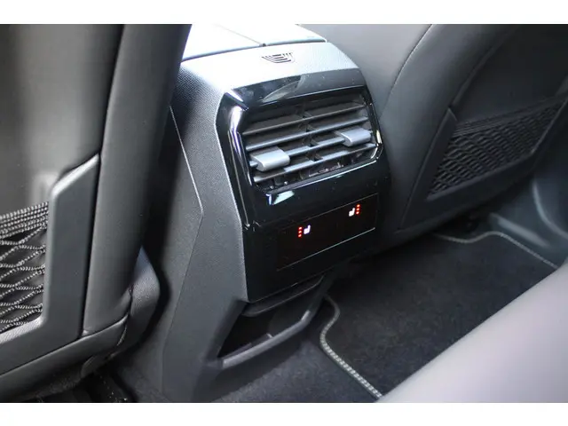 Peugeot e-3008