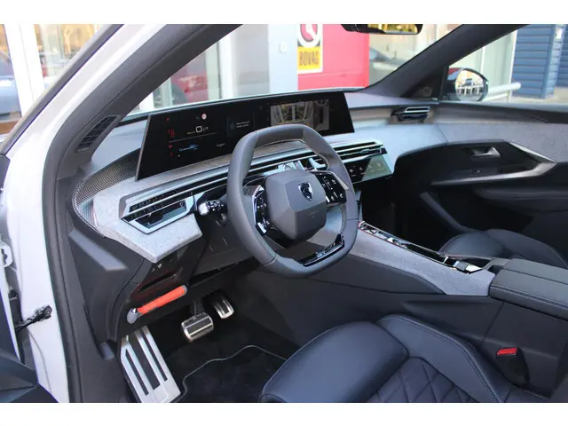 Peugeot e-3008