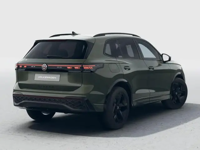 Volkswagen Tiguan R-Line 1.5 eHybrid 204 PK 6 versn. DSG · Voorstoelen verwarmbaar · Sfeerverlichtin...