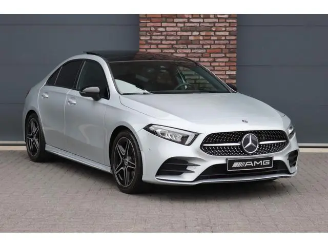Mercedes-Benz A-klasse 200 Business Solution AMG | Panoramadak | Camera | Night Pakket | High Perfor...