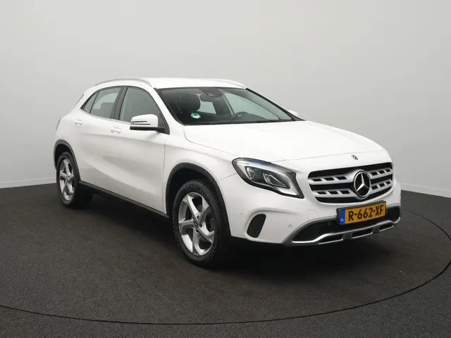 Mercedes-Benz GLA-klasse 180 Premium Plus - RIJKLAARPRIJS - Automaat - Navigatiesysteem - Stoelverwa...