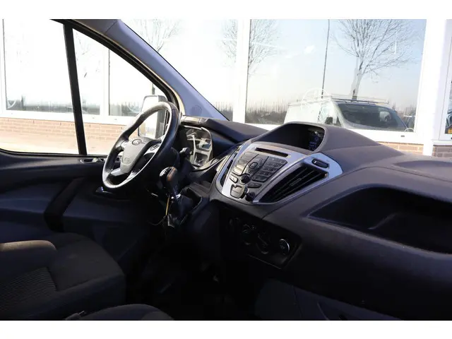 Ford Transit Custom 270 2.2 TDCI 125 PK AMBIENTE + IMPERIAAL | CRUISE | TREKHAAK | AIRCO | LMV