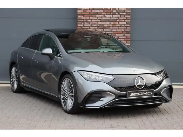 Mercedes-Benz EQE 300 AMG Line 90 kWh | Luchtvering | Distronic | Panoramadak | Memory | Warmtepomp...