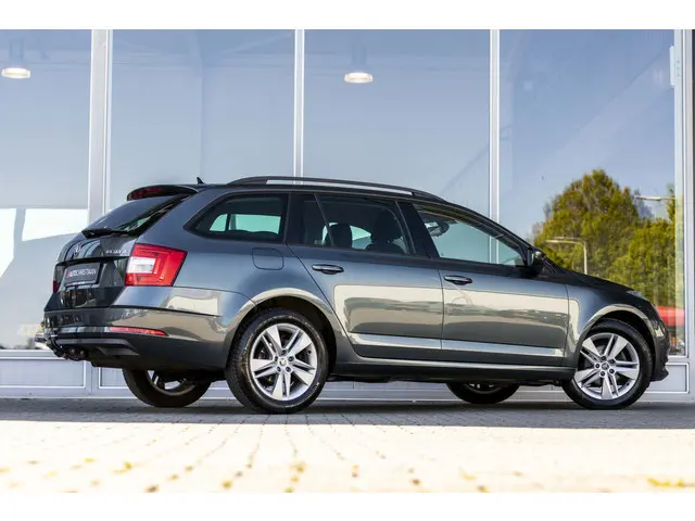 ŠKODA Octavia Combi 1.5 TSI Business Edition Plus | Trekhaak | Carplay