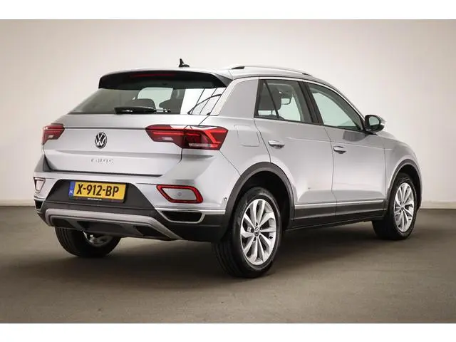Volkswagen T-Roc 1.5 TSI Style | IQ LIGHT | STOELVERWARMING | CLIMA | APP CONNECT | DAB | PDC
