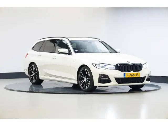 BMW 3-serie Touring 318i Business Edition Plus | M-Sport | 19 inch | Panoramadak | Laser |