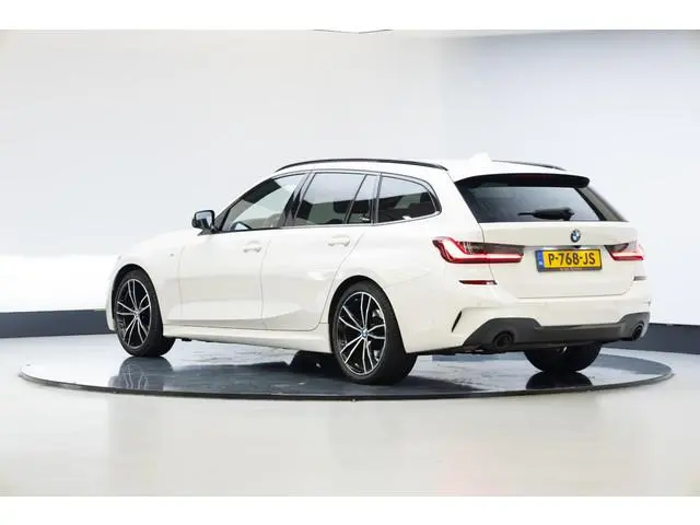 BMW 3-serie Touring 318i Business Edition Plus | M-Sport | 19 inch | Panoramadak | Laser |