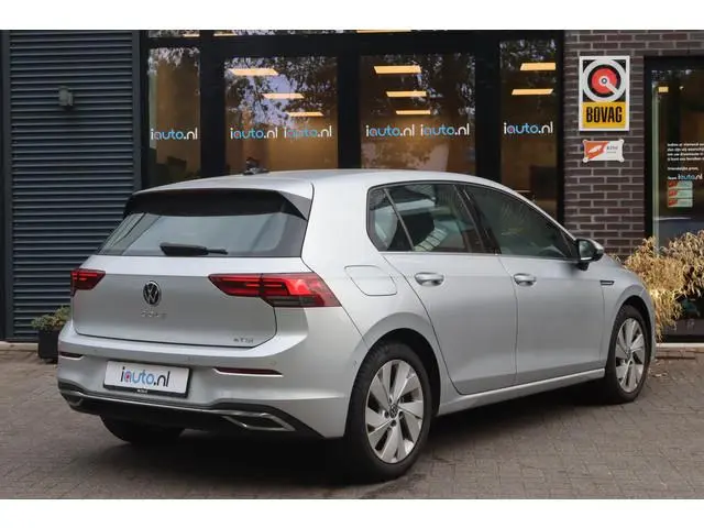 Volkswagen Golf 1.5 eTSI 150pk DSG Style LED+/Keyless/Camera/Elek. stoel+mem/ACC/Dodehoek/17"