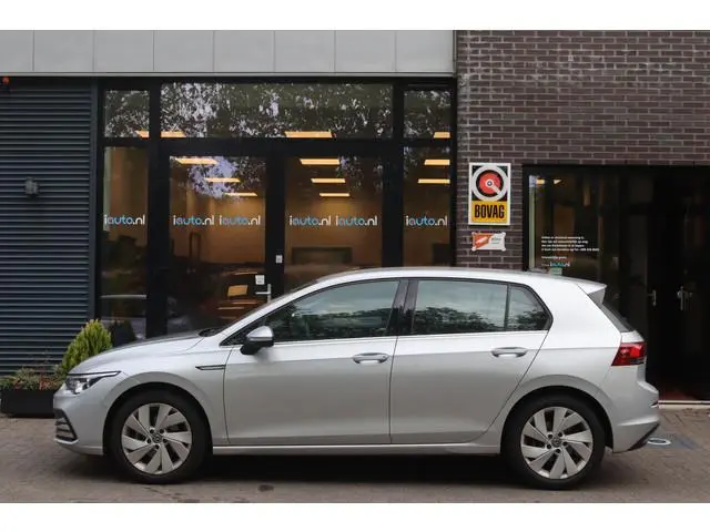 Volkswagen Golf 1.5 eTSI 150pk DSG Style LED+/Keyless/Camera/Elek. stoel+mem/ACC/Dodehoek/17"