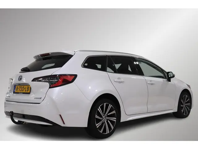 Toyota Corolla Touring Sports 1.8 Hybrid Dynamic, Trekhaak, Stoelverwarming, Apple Carplay/Android Auto, Halfleder, 17" inch lm velgen, 1e Eigenaar!