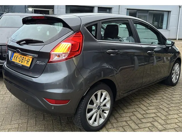Ford Fiesta 1.0 EcoBoost Titanium 101PK | Zeer Nette Staat | NL AUTO | Parkeersensoren voor en achte...