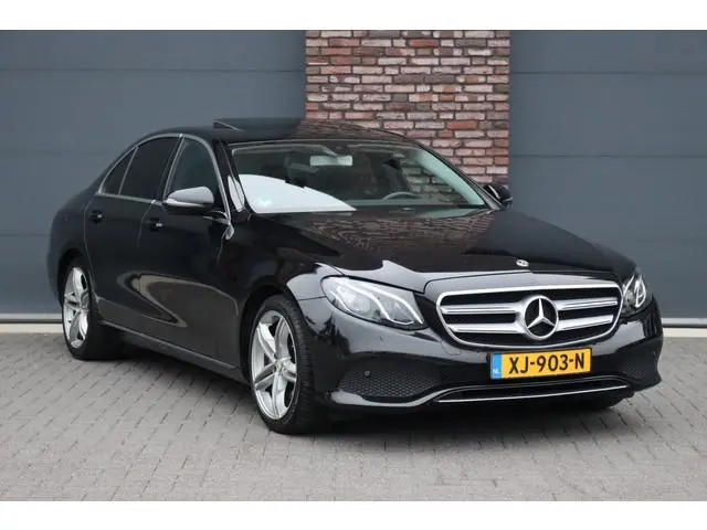 Mercedes-Benz E-klasse 250 Business | Schuif-/Kanteldak | Sfeerverlichting | Trekhaak | Camera | Dod...