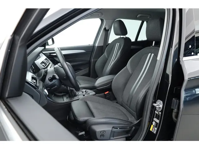 BMW X1 xDrive25e High Executive | Afn. Trekhaak | Navi | Camera | Cruis Ctrl. | Elek. Achterklep | 1...