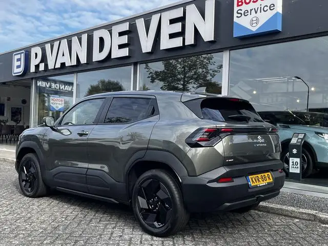 Suzuki e VITARA Select 61 kWh | Van €36.294 voor €32.294,- | €4.000 demo-voordeel | Direct uit voorr...