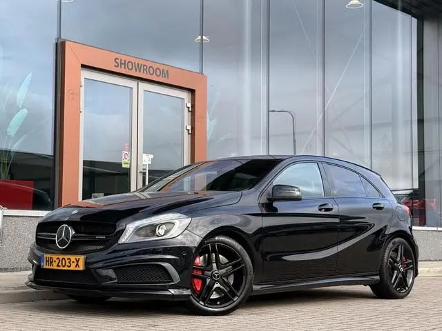 Mercedes-Benz A-klasse AMG 45 4MATIC | Stoelverwarming | Kuipstoelen | Achteruitrijcamera