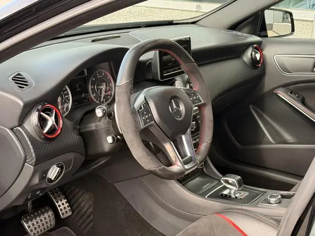 Mercedes-Benz A-klasse AMG 45 4MATIC | Stoelverwarming | Kuipstoelen | Achteruitrijcamera