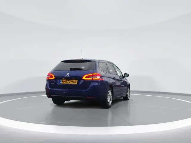 Peugeot 308 SW 1.2 PureTech Blue Lease Executive |PANO|CRUISE|CARPLAY|TREKHAAK|NIEUWE DISTRIBUTIE| 4...